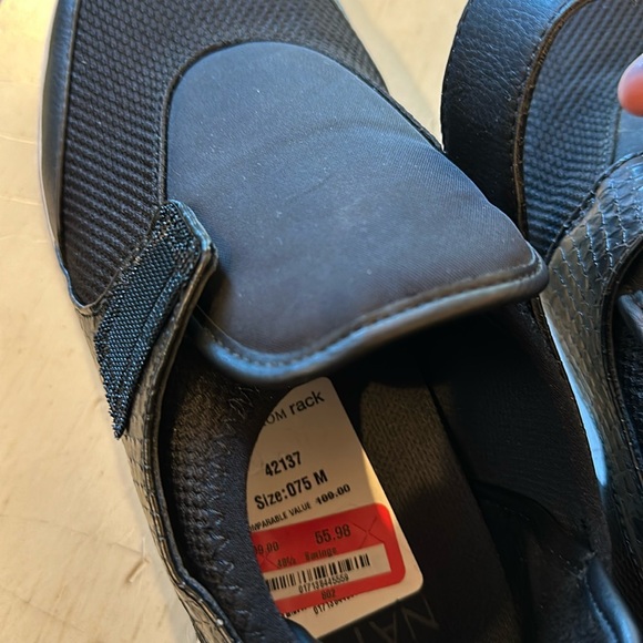 Brand new! Naturalizer Sneaker 7.5 - Picture 4 of 4